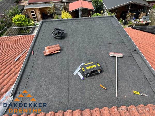 Nieuw plat dak met bitumen dakbedekking in Drenthe Nieuw plat dak met bitumen dakbedekking in Drenthe